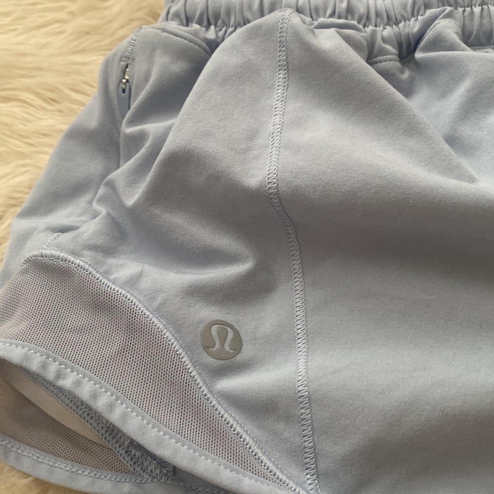 LIKE NEW Lululemon shorts 🍋